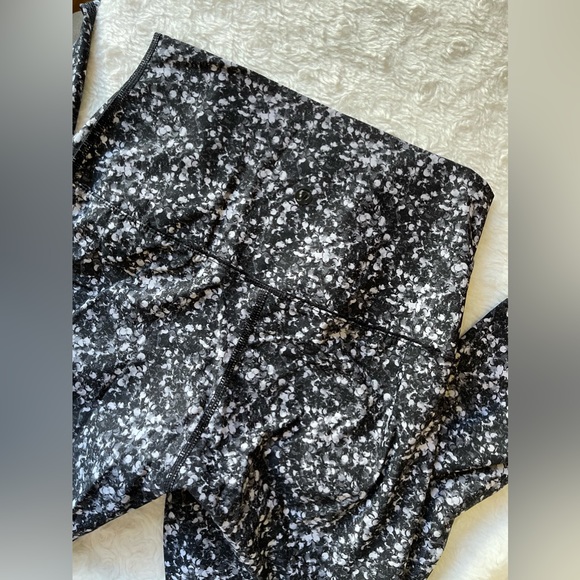 Lululemon confetti Leggings - Picture 3 of 3